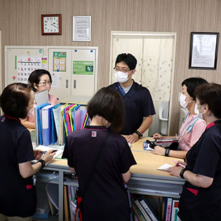看護師が24時間常駐で安心のケア提供体制